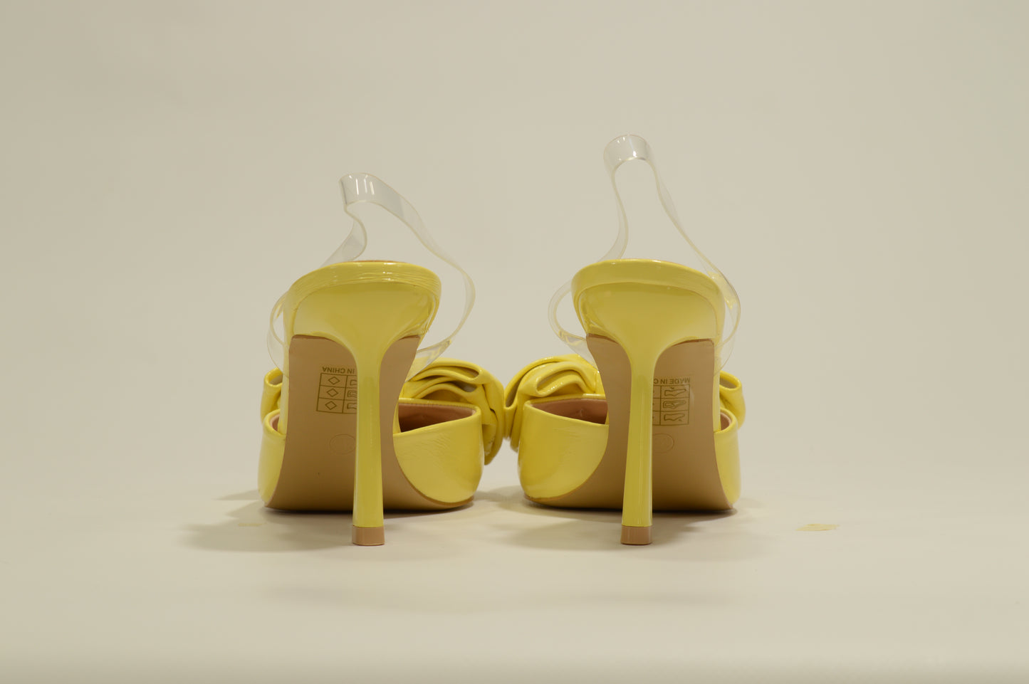 DÉCOLLETÉ ARA